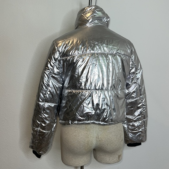 🔹 Forever 21 Metallic Puffer Coat - Picture 2 of 4